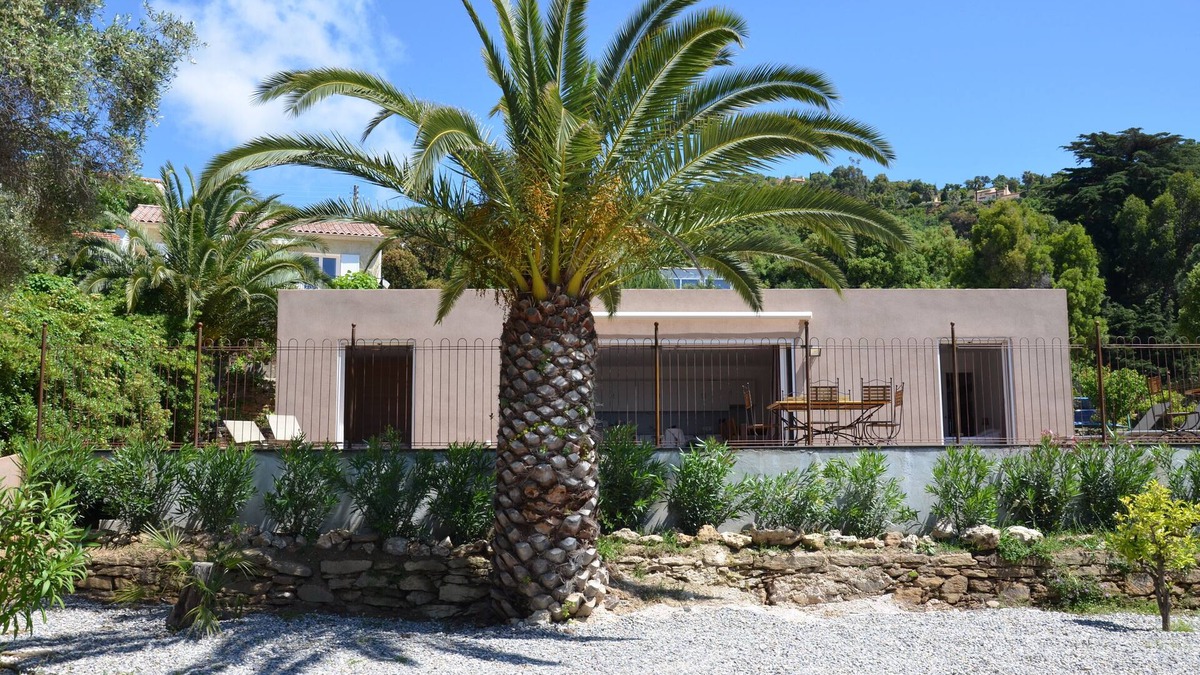 Cavaliere Beach Villa | Villa feet in the water closed ripert