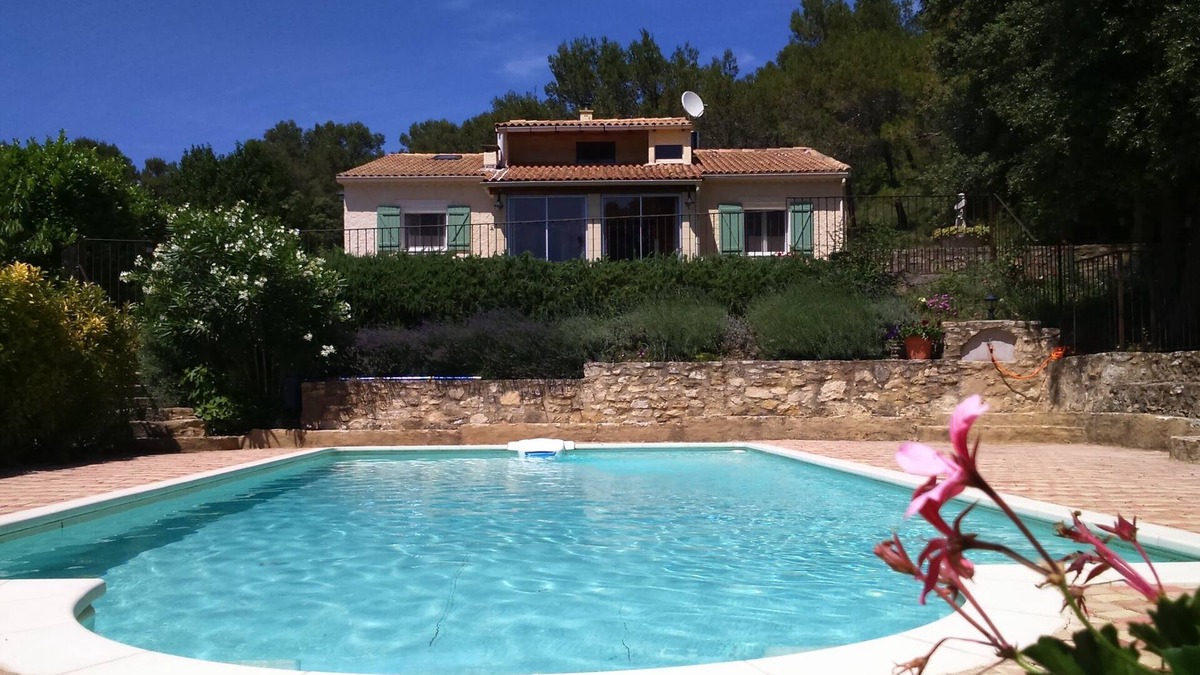 Saint-Nazaire House | Villa, fenced private pool, heart of hills, Provence, large covered barbecue