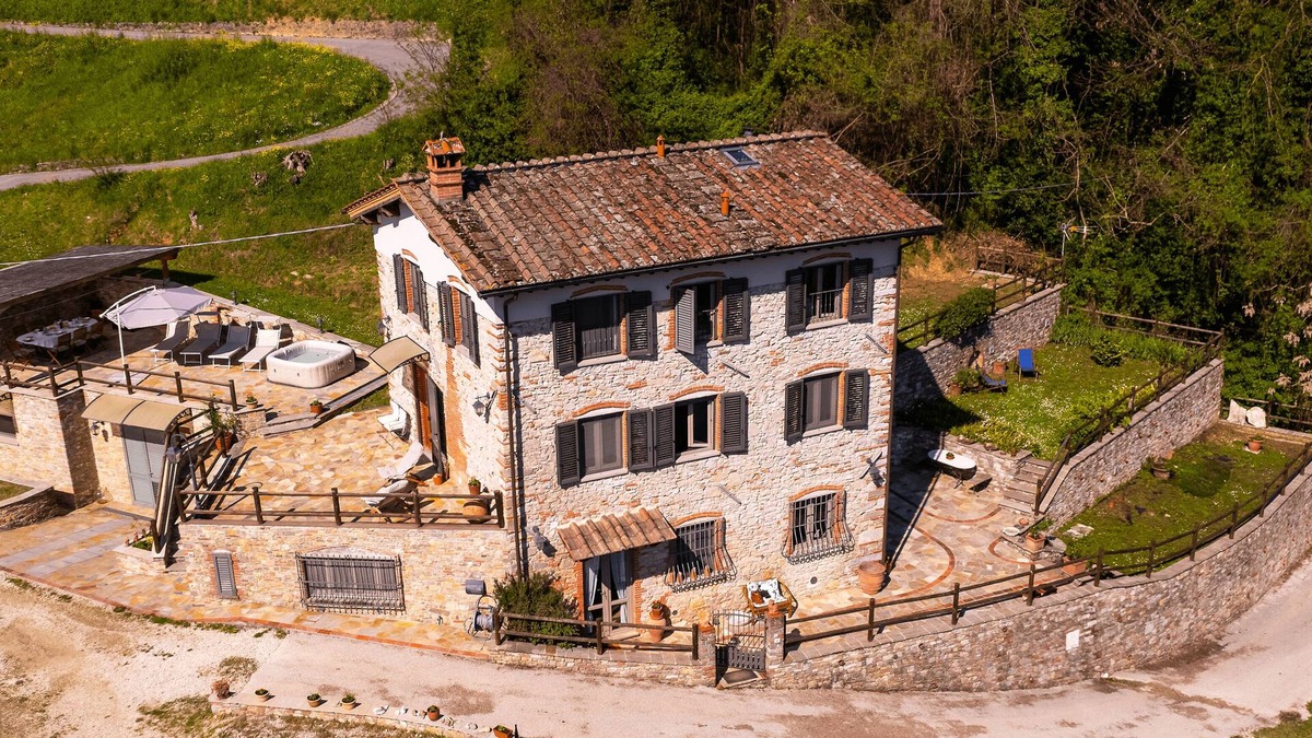 Villabuona Villa | Villa Fenice Country House in Nature's Heart