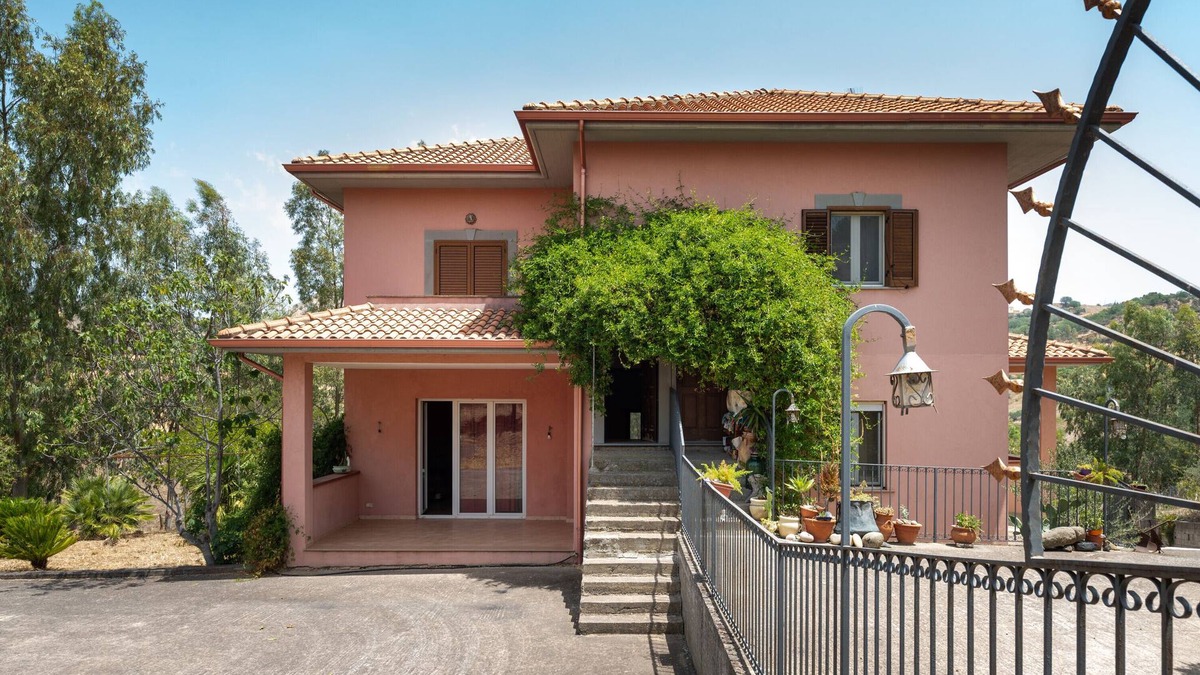 Nicosia Villa | Villa "Filippa" with Mountain View, Private Terrace & Private Garden