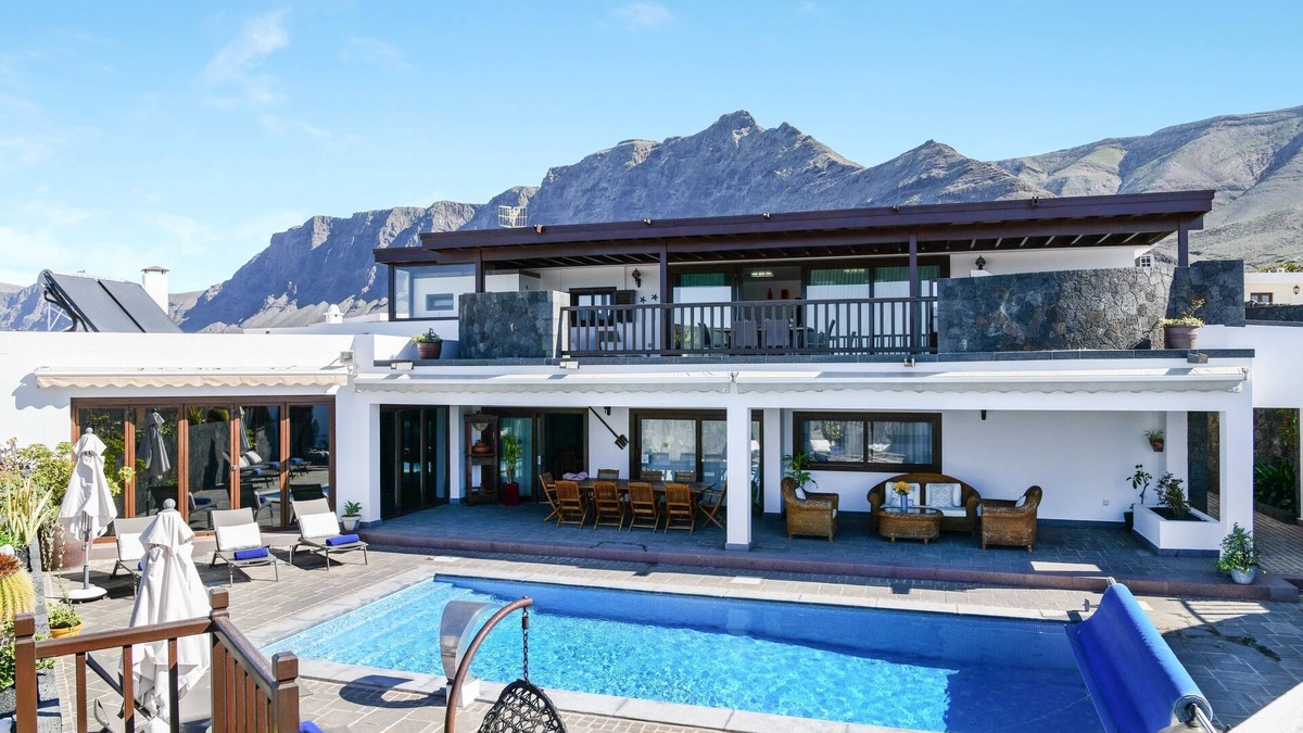 Urbanizacion Famara Villa | Villa "Finca Daniela" with Sea View, Wi-Fi, Pool, Garden & Terrace