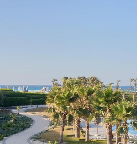 Shurtah al-Dakhlah Villa | Villa first row seaview amwaj