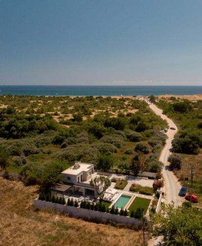 Linia Villa | Villa Flamingo - 4 bedrooms - Private Pool - Next to renowned Issos Beach & Lake Korission