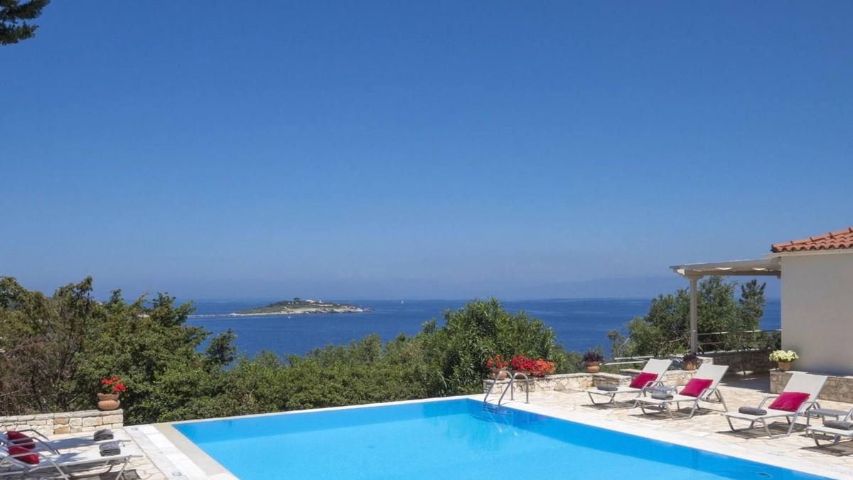 Katsimatika Villa | Villa Flora in Paxi With 4 Bedrooms and 4 Bathrooms