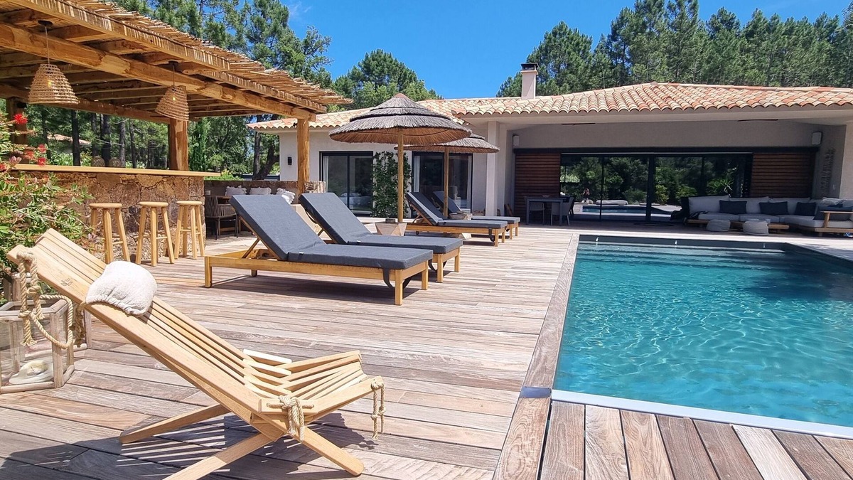 San-Gavino-di-Carbini Villa | Villa for 10 people, heated pool close to the beaches of Cala Rossa.