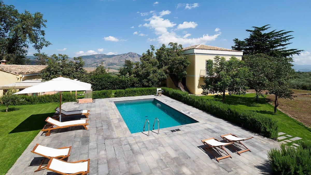 Rovittello Villa | Villa for 10 People with private pool, garden and free WiFi