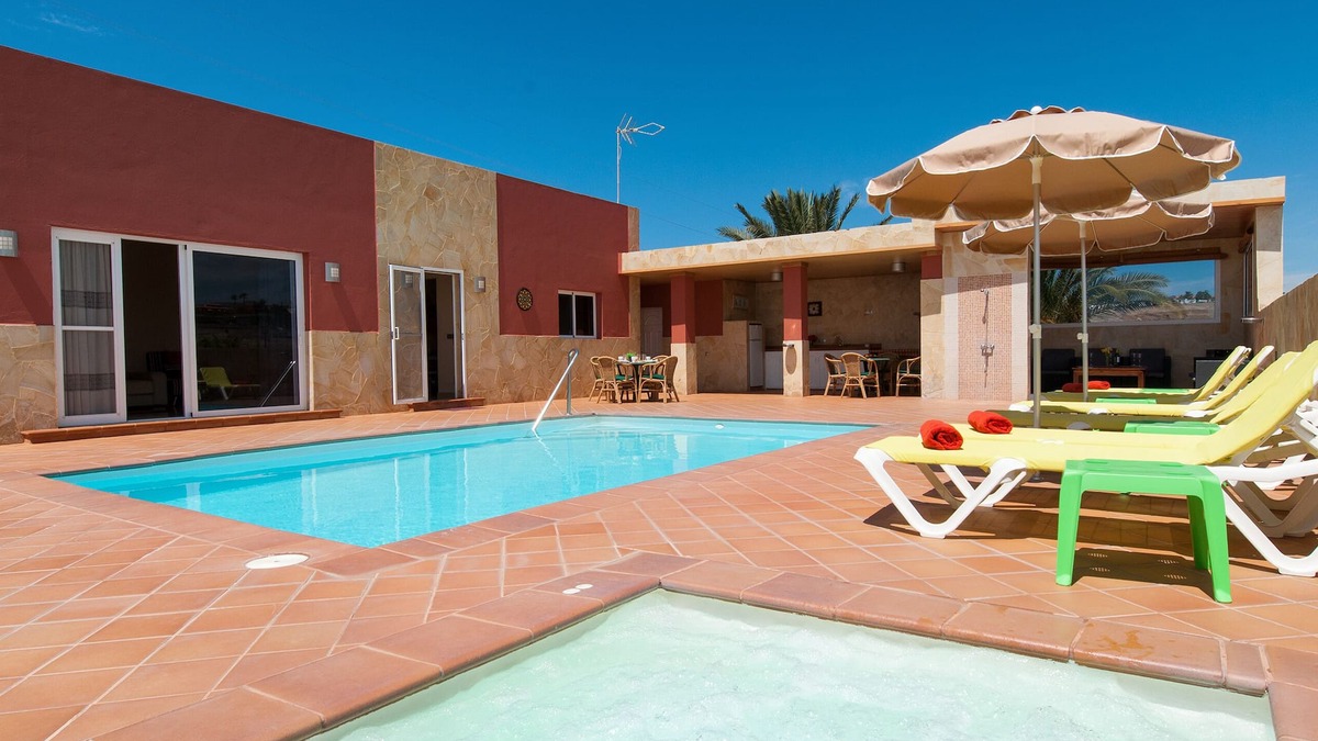 San Bartolome de Tirajana House | Villa for 4 to 12 people pool - jacuzzi