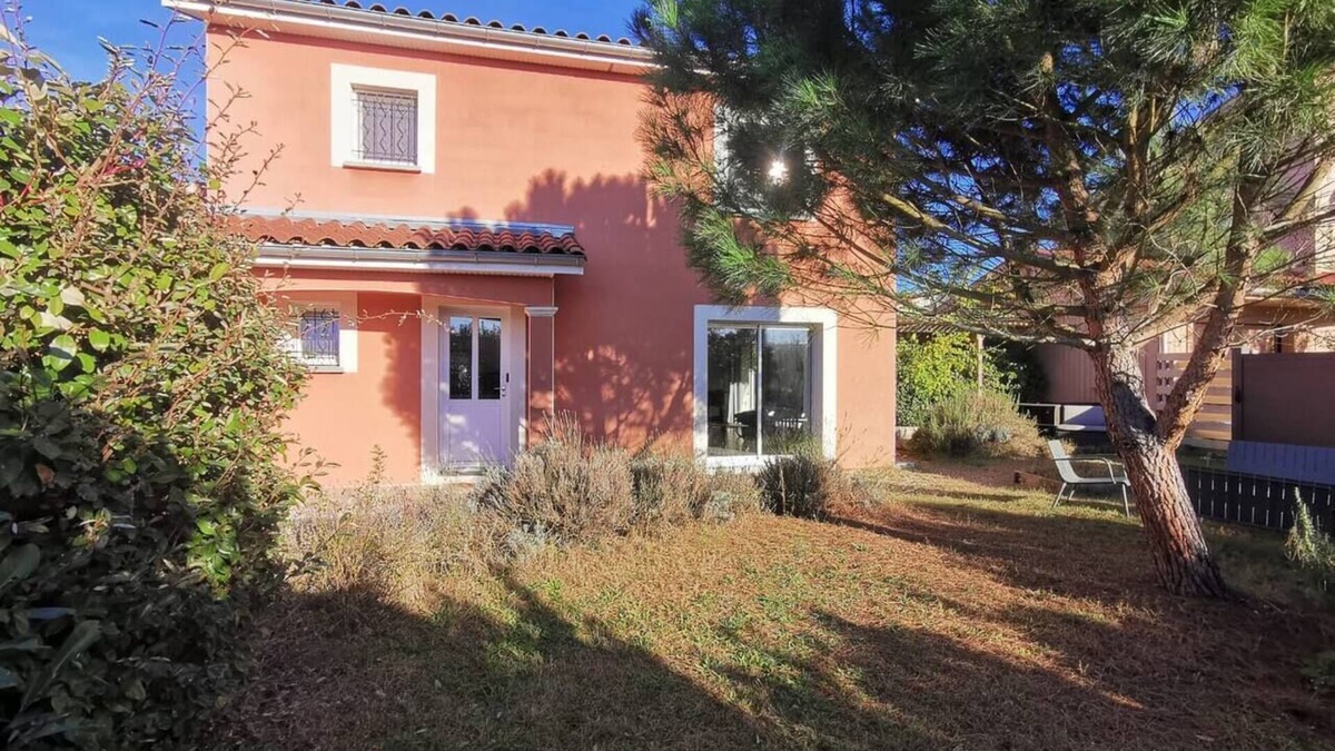 Montmerle-sur-Saone Villa | Villa for 8 people near the banks of the Saône in Montmerle
