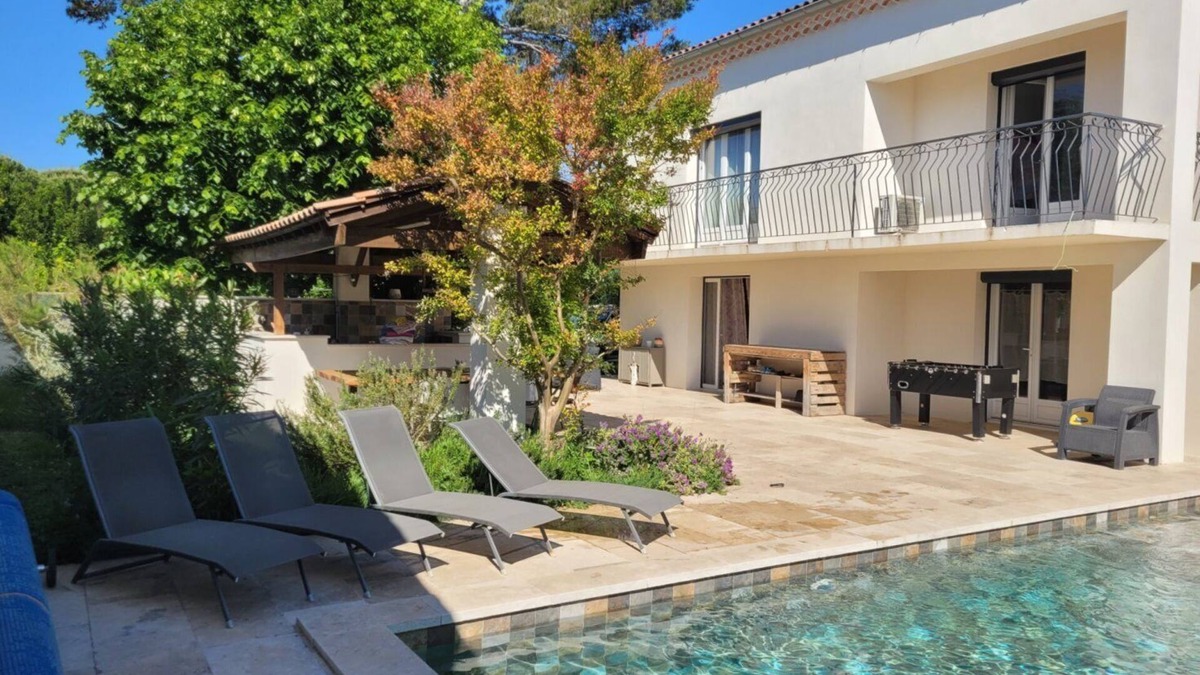 Entraigues-sur-la-Sorgue Villa | VILLA MOOREA-POOL-4 BEDROOMS-GARDEN-WIFI-BARBECUE-SPIROU/WAVE ISLAND-FESTIVAL