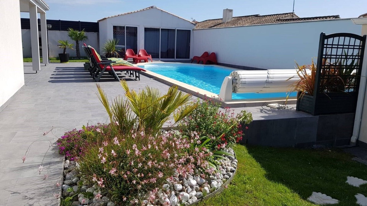 Saint-Gilles-Croix-de-Vie Villa | Villa "Le Paradis Bleu" Heated pool and beach 250 m'away