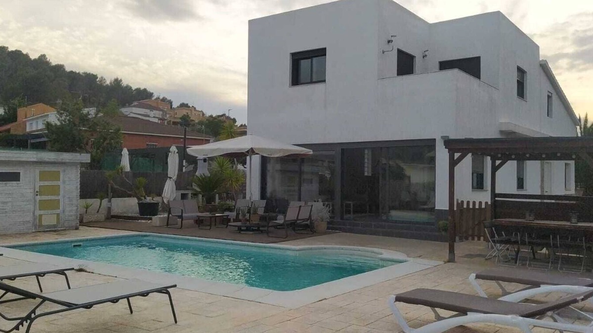 Canyelles Villa | Villa Franz Complete house, near Sitges, with swimming pool and guest house