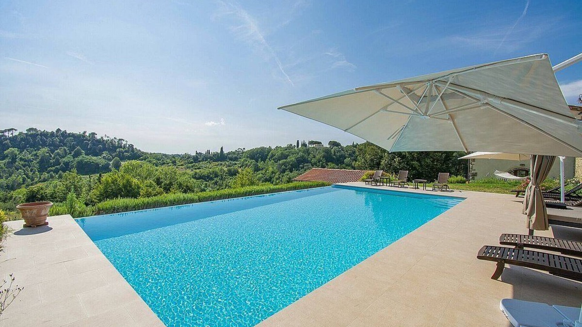 Palaia Villa | Villa Frediana: A characteristic and welcoming two-story villa situated in the heart of the Tuscan countryside, with Free WI-FI.