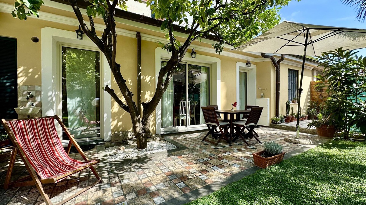 Vallecrosia Apartment | Villa from the 18th century I Garden I 4 people I 5 Min to sea I Private Parking