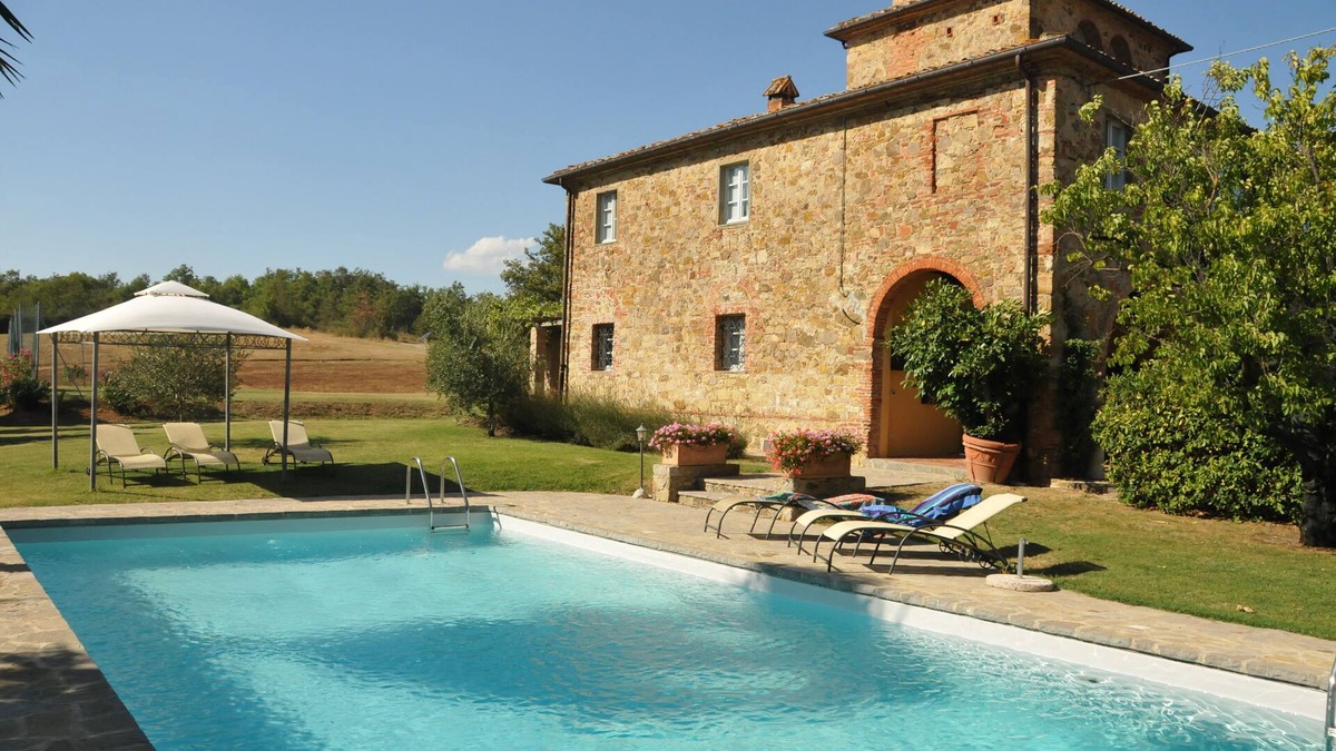 Sinalunga Villa | Villa Gagnoni for 10p with private pool and large garden; airco in all bedrooms.