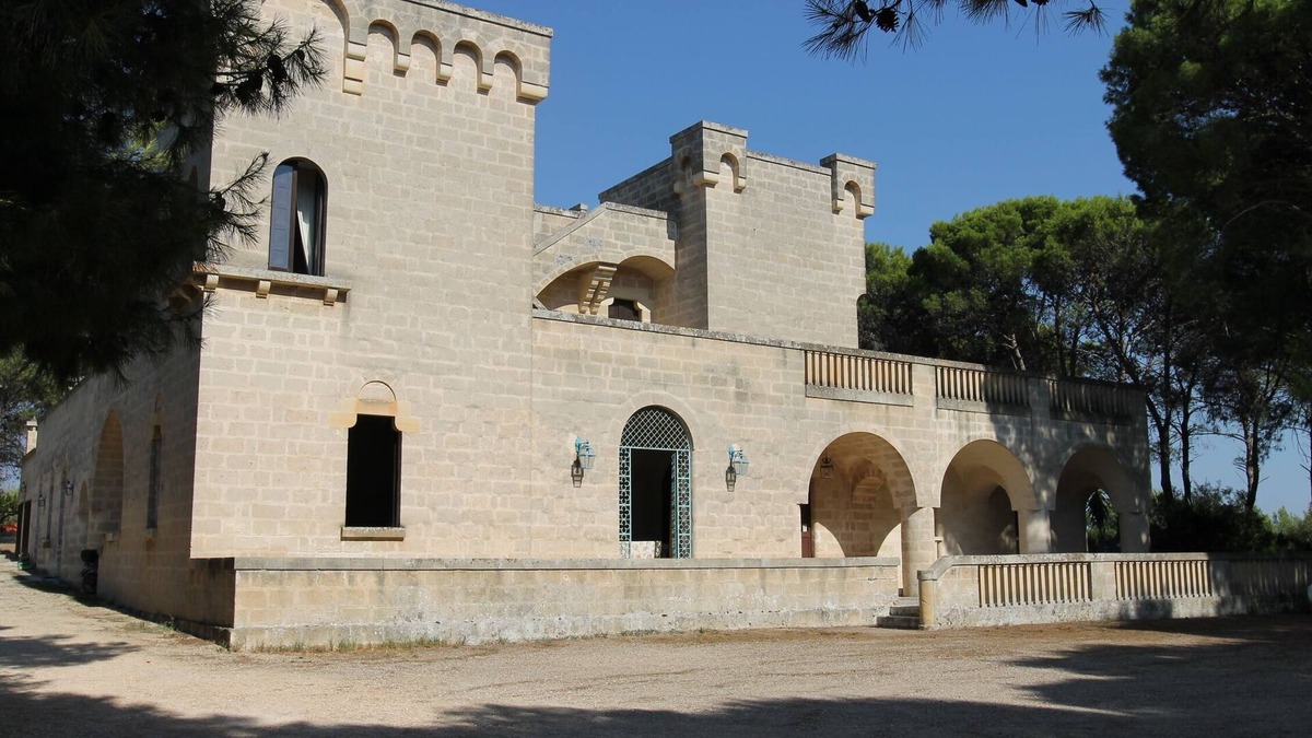 Grottaglie Villa | Villa Galeasi - Splendid Villa with swimming pool, bowling alley, greenery, relaxation .