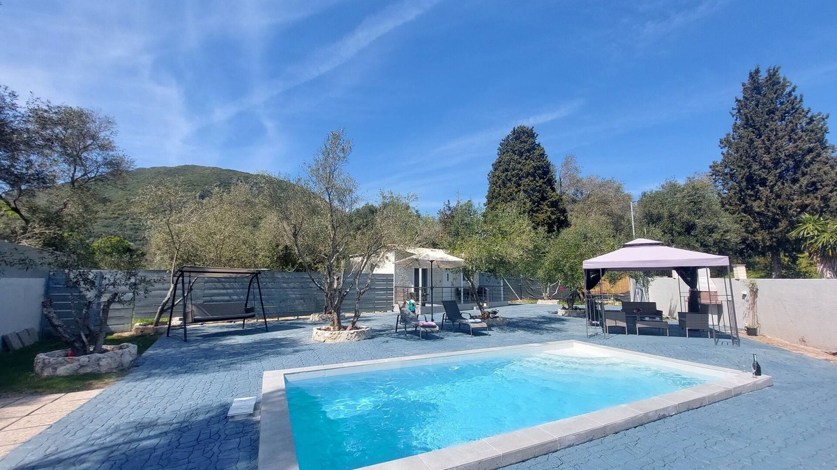 Dafnata Villa | Villa Gardiki For2