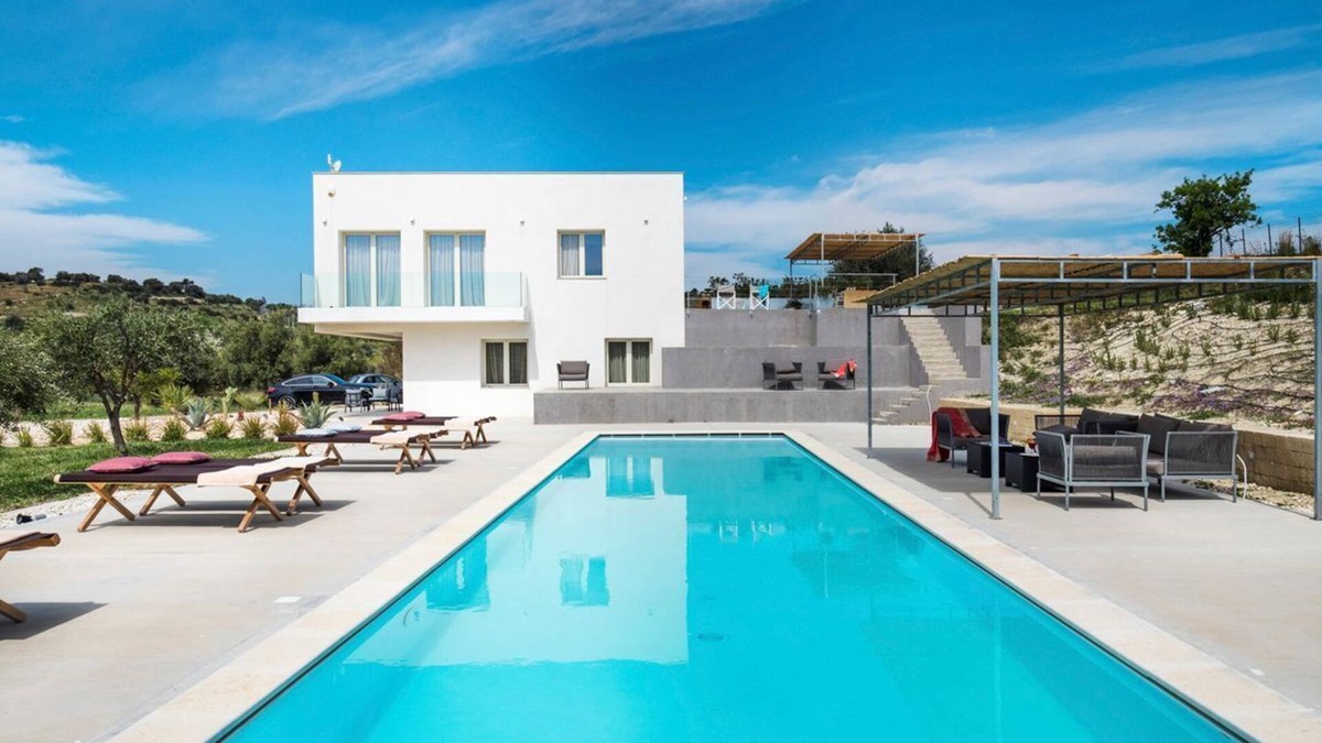 Avola Villa | Villa Genovesi - Five Bedroom Villa, Sleeps 9