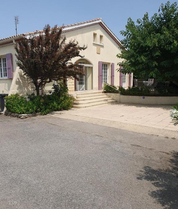 Camaret-sur-Aigues House | Villa Gesinacris avec piscine