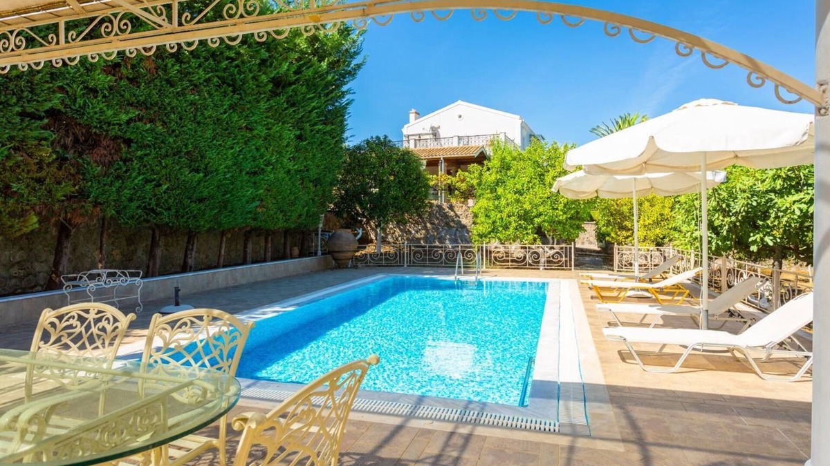 Dafnata Villa | Villa Golden Tiara Large Private Pool, A/C, WiFi