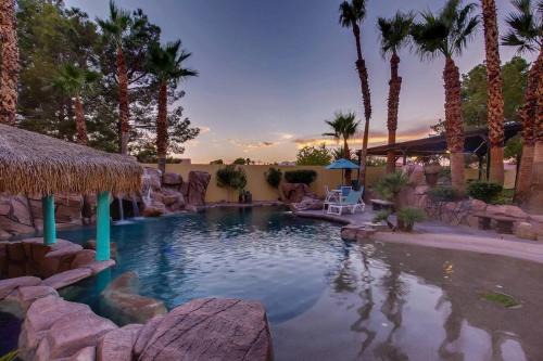 Spring Valley Villa | Villa Gordal - Enormous Villa in Las Vegas with 39 Sleeps
