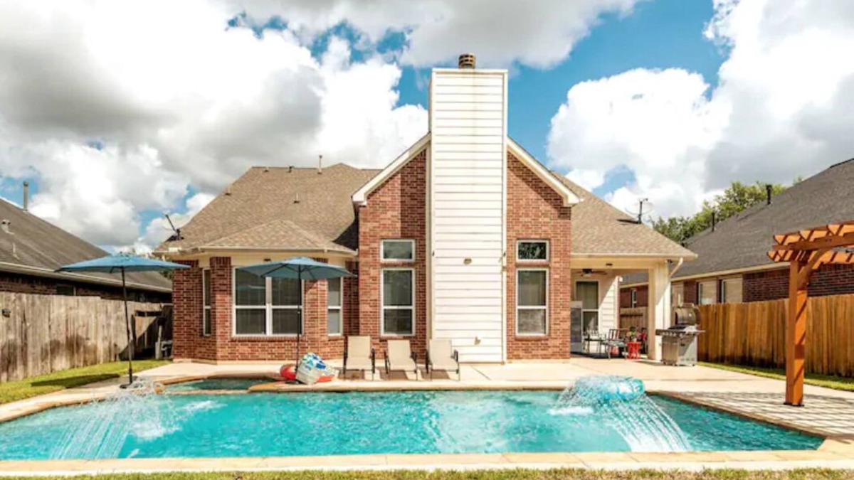 Klein House | Villa Grande with Climatized Pool, SPA, Yoga Room/Playroom, BBQ, Fast WI-FI