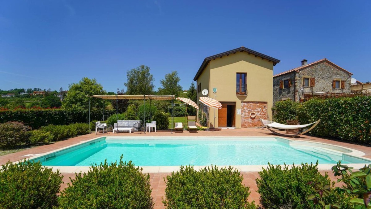 Aulla Villa | Villa Graziella - Six Bedroom Villa, Sleeps 12
