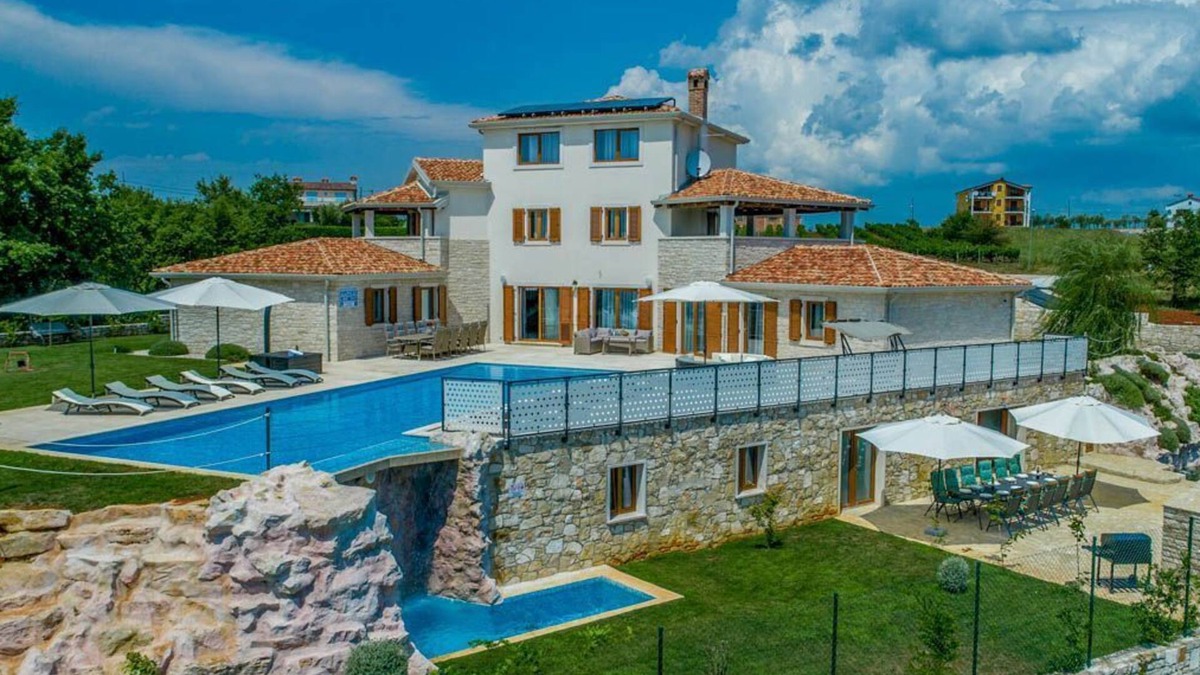 Nova Vas Villa | Villa Harlequin - Six Bedroom Villa, Sleeps 14
