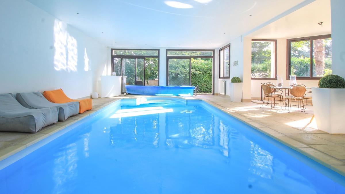 Villennes-sur-Seine Villa | Villa heated pool, central A/C for bedrooms, 30mn to Paris