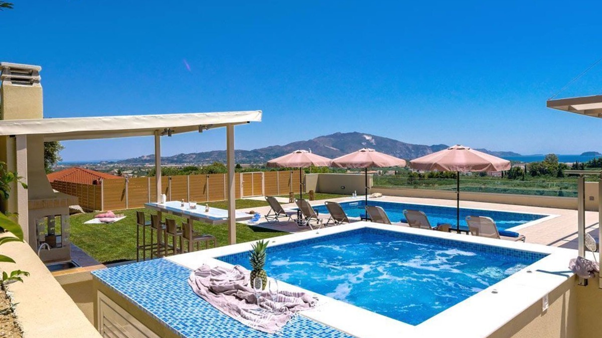 Laganas Villa | Villa Hill, 2 bedroom villa with breathtakig view and private pool!