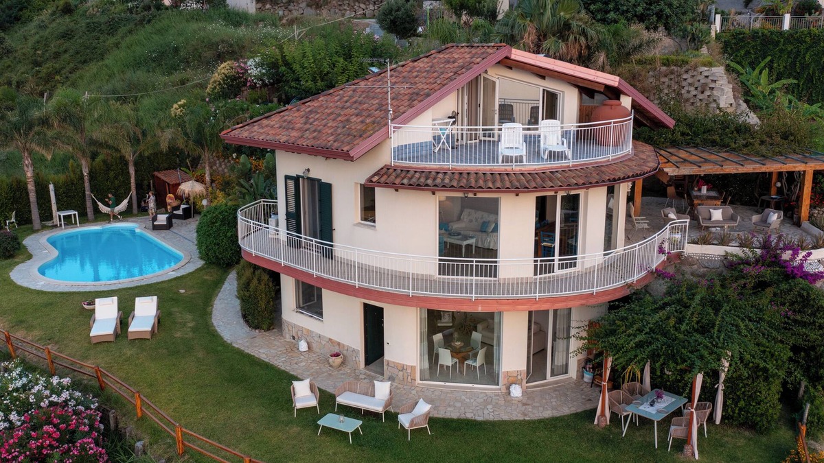 Zambrone Villa | Villa Horizon