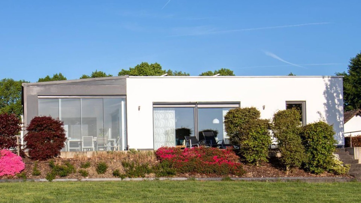 Morbach House | Villa Hunsrück - cottage, shower and bath, toilet, 3 bedrooms