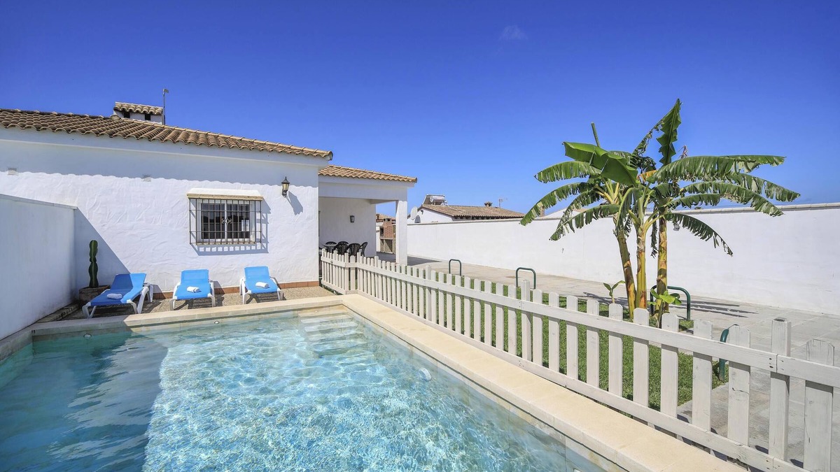 El Palmar House | Villa "Ibicenca" close to the Beach with Pool & Wi-Fi