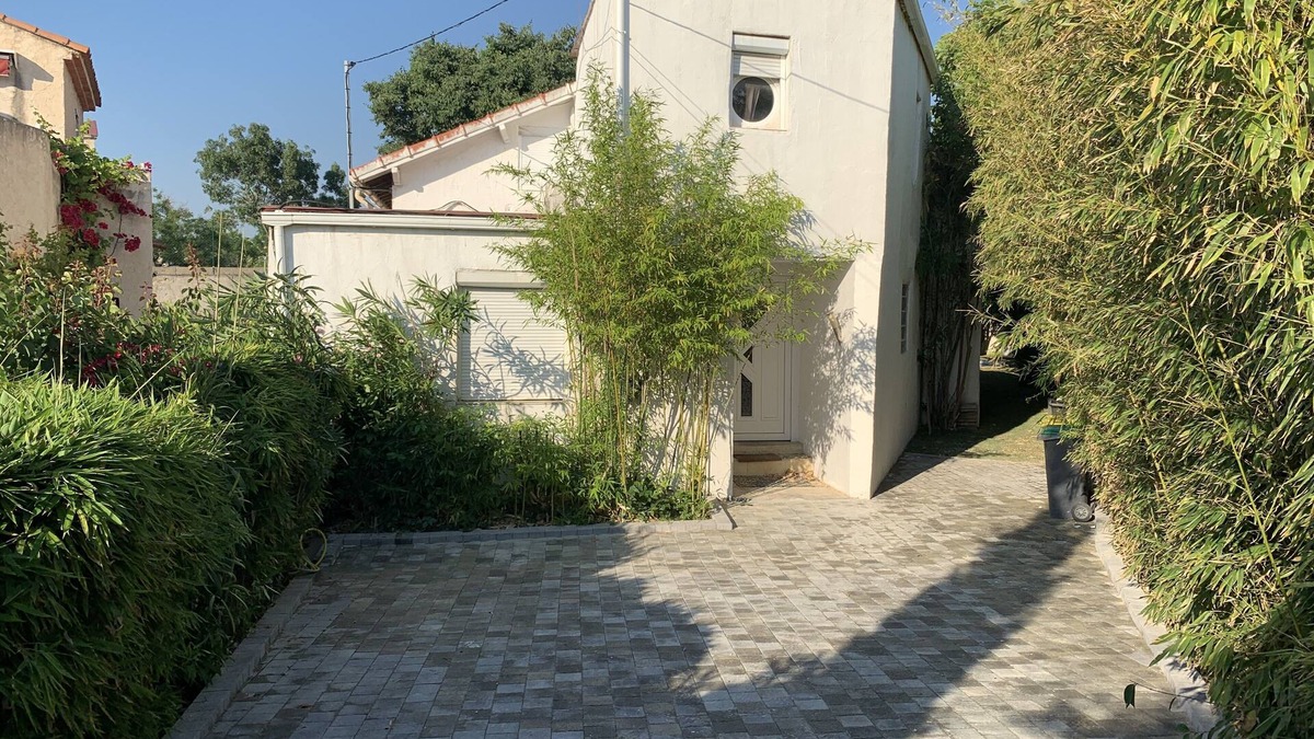 Sainte-Anne Villa | Villa ideal for 11 with 5 bedrooms, 4 bathrooms, swimming pool, private parking.