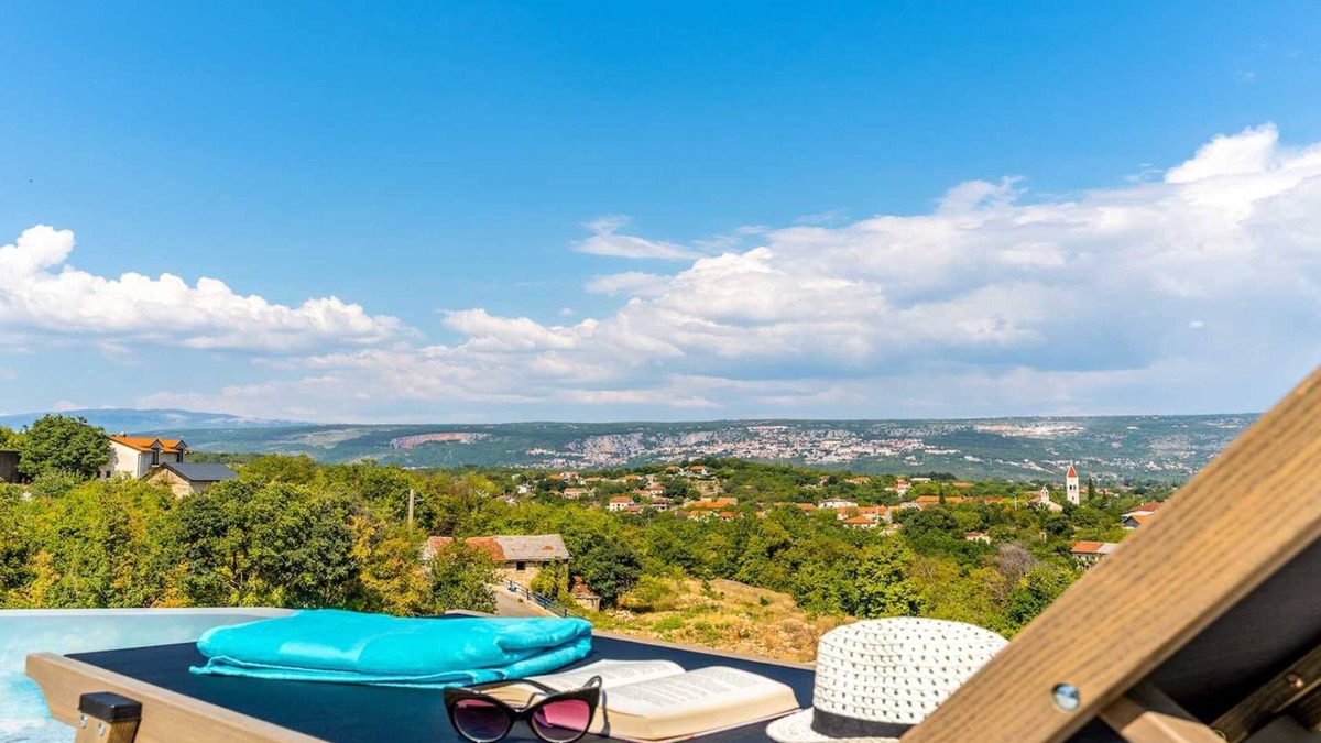 Zmijavci Villa | Villa Ikarus - fascinating luxury villa with outstanding extras for 10 people
