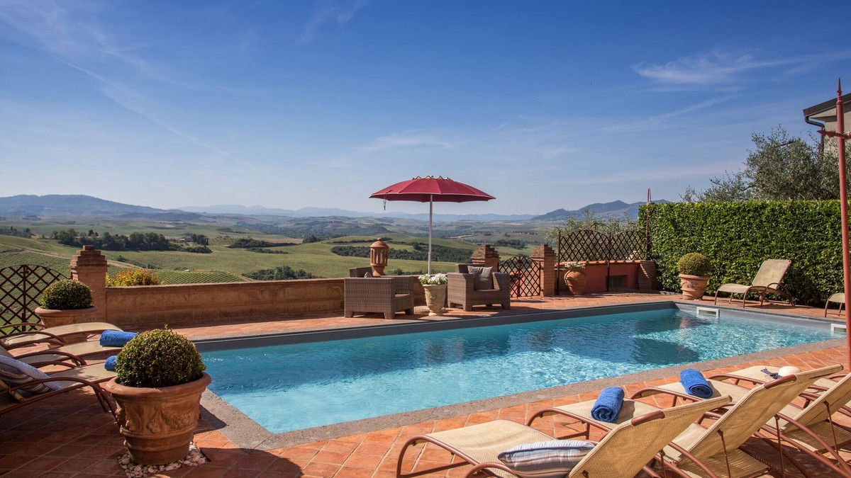 Guardistallo Villa | Villa Il Borgo by Fantasia Villas