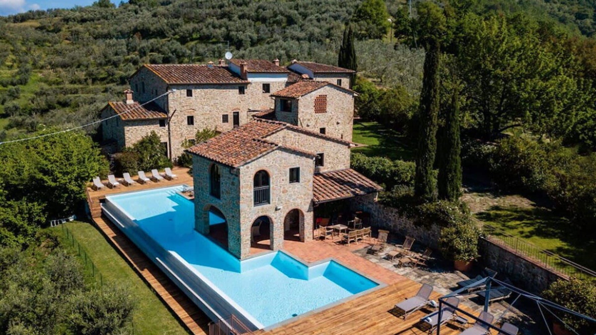 Giugnano Villa | Villa in Case Di Monte with 8 bedrooms sleeps 16