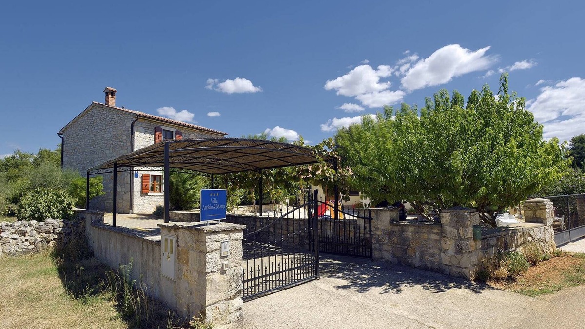 Cehici House | Villa in Cehici with Private Pool & Terrace