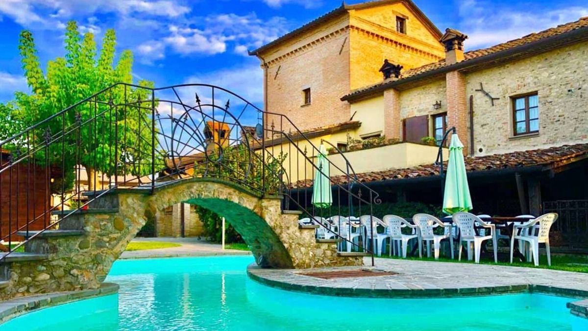 Piosina Villa | Villa in Città Di Castello with 10 bedrooms sleeps 27