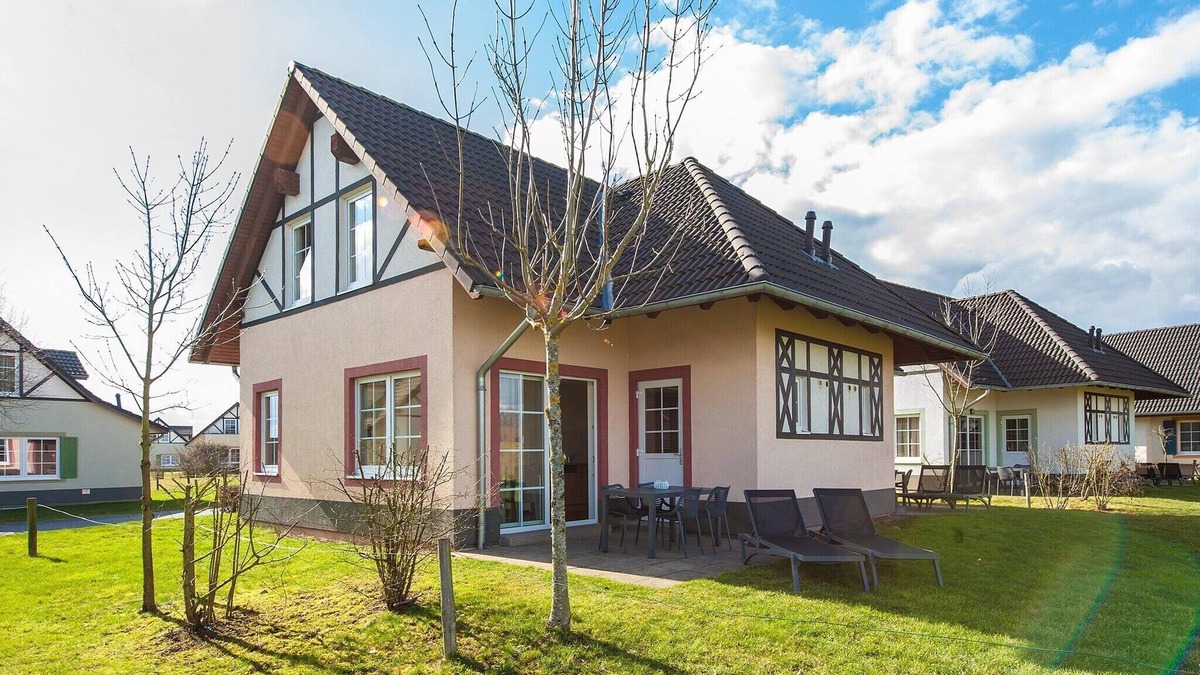 Ediger House | Villa in Cochem with Sauna and Garden