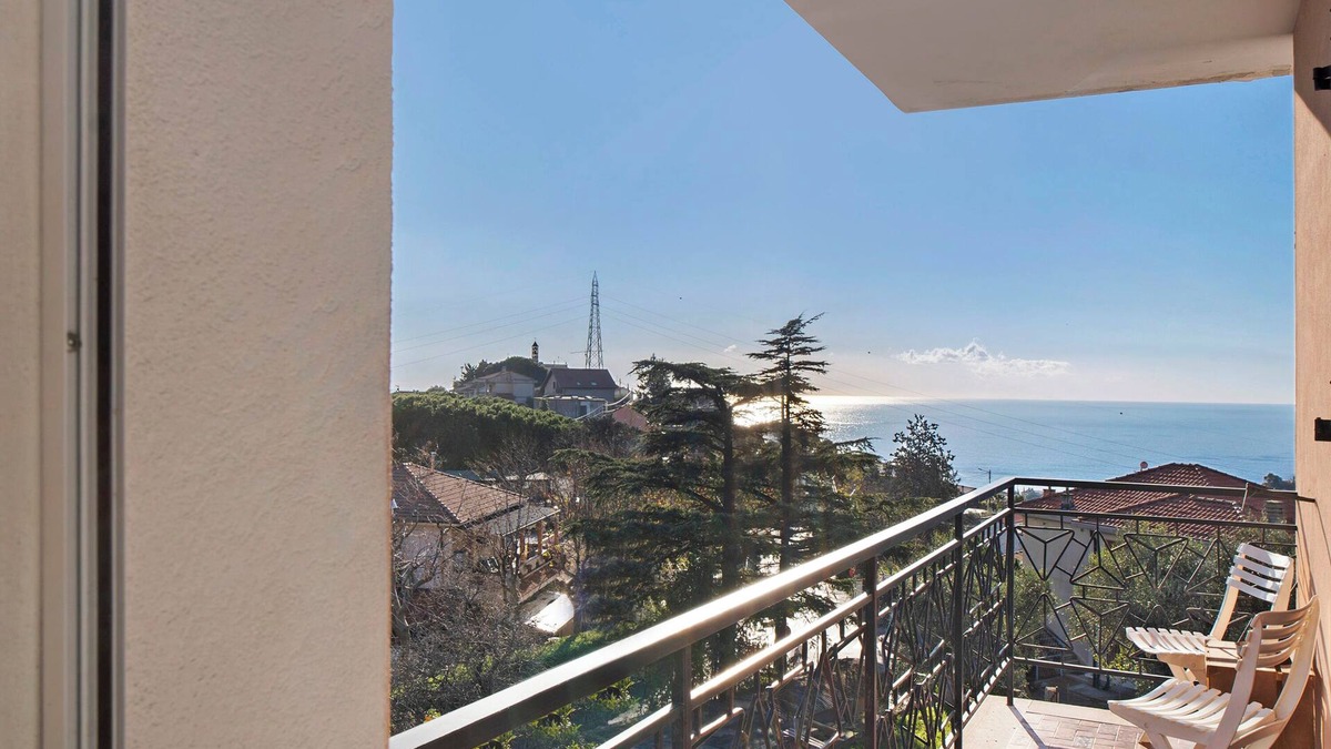 Sanremo Villa | Villa 'In Collina Vista Mare' with Sea View, Private Terrace and Private Garden