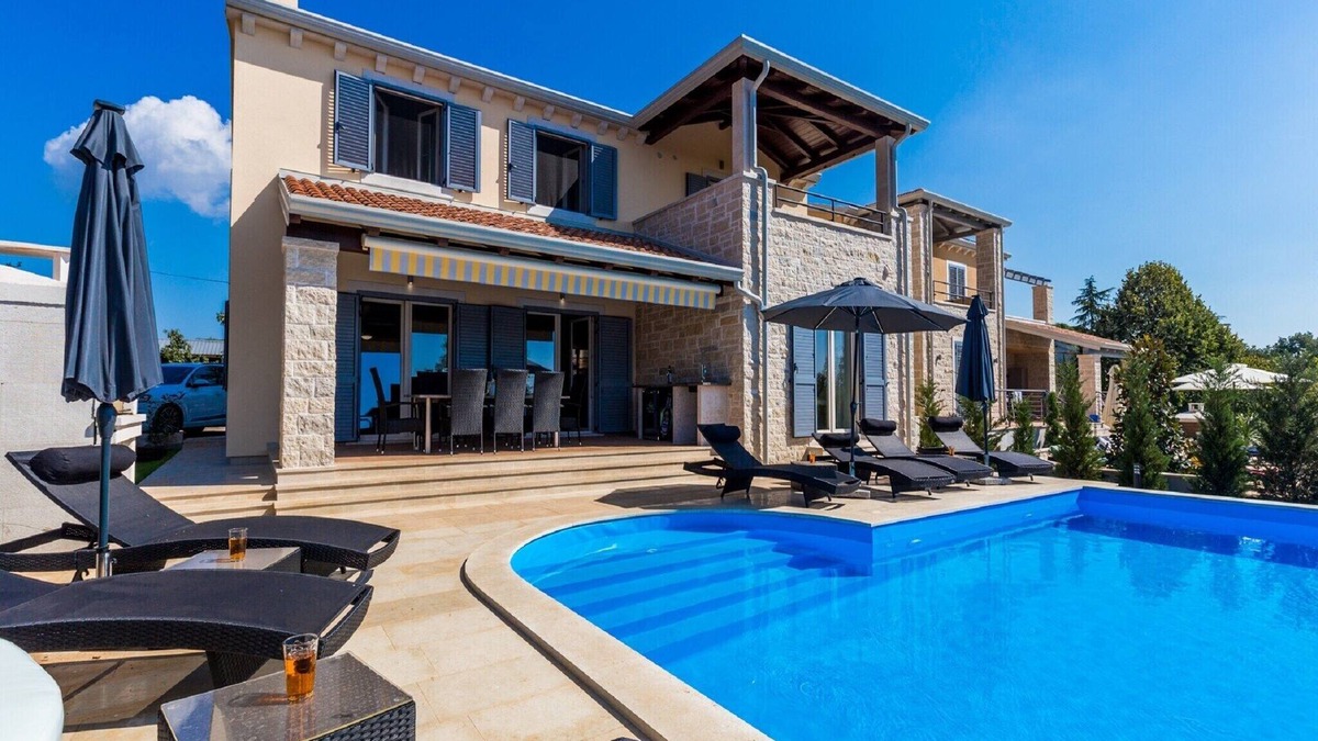 Kastelir-Labinci Villa | Villa in Deklici with Infinity Pool & Sea Views