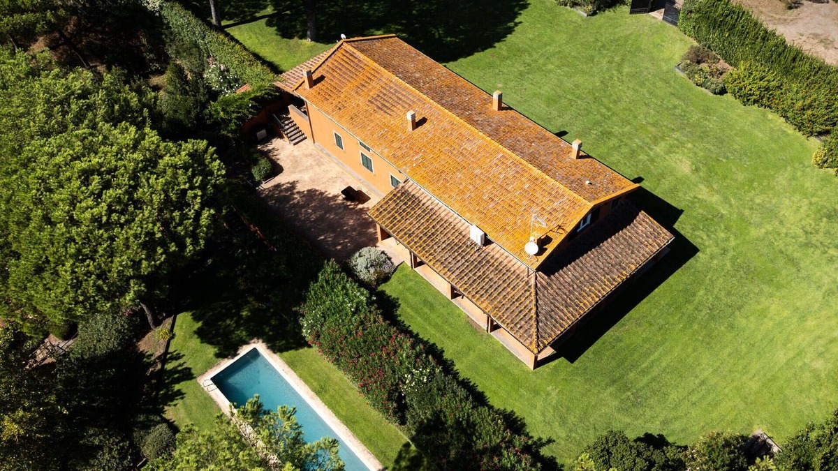 Rome Province Villa | Villa in Falcognana Di Sopra with 6 bedrooms sleeps 12