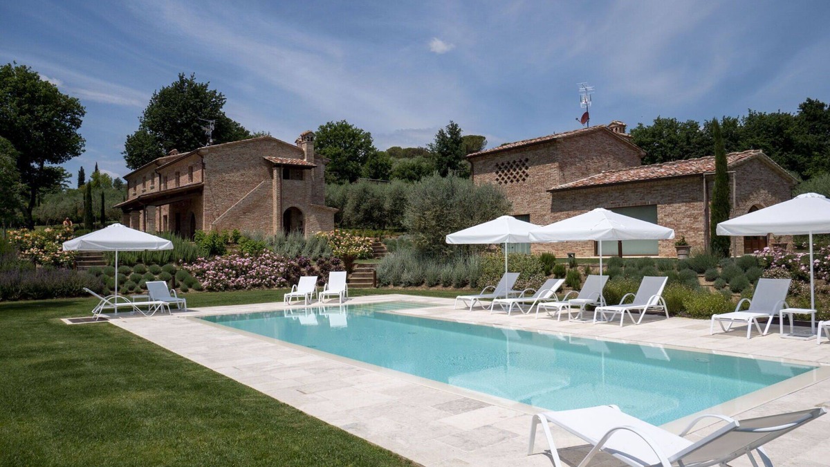 Foiano della Chiana Villa | Villa in Foiano Della Chiana with 6 bedrooms sleeps 14