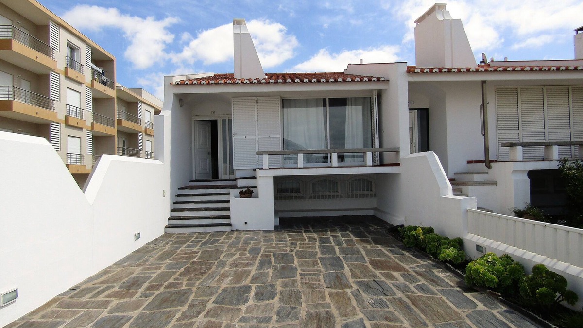 Nazare House | Villa in front of the sea