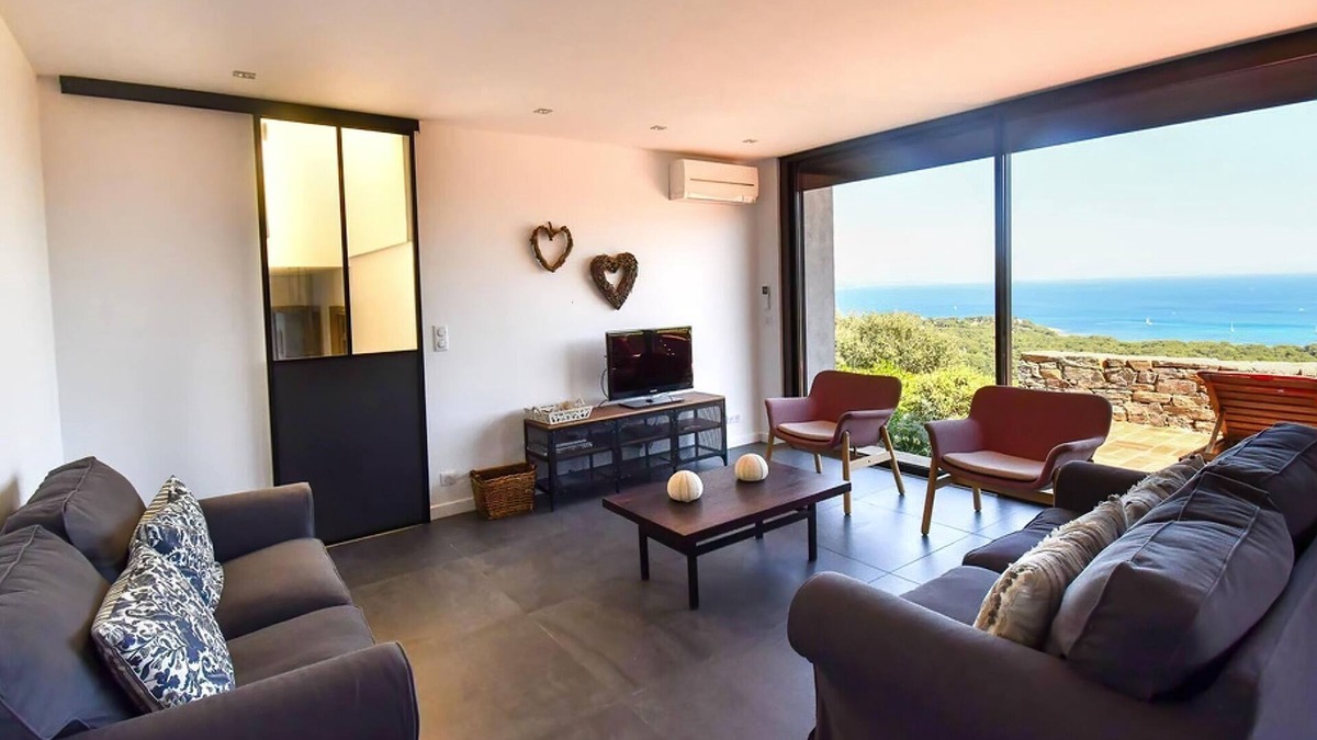 Cap Benat House | Villa in Gaou with Sea View and Beach