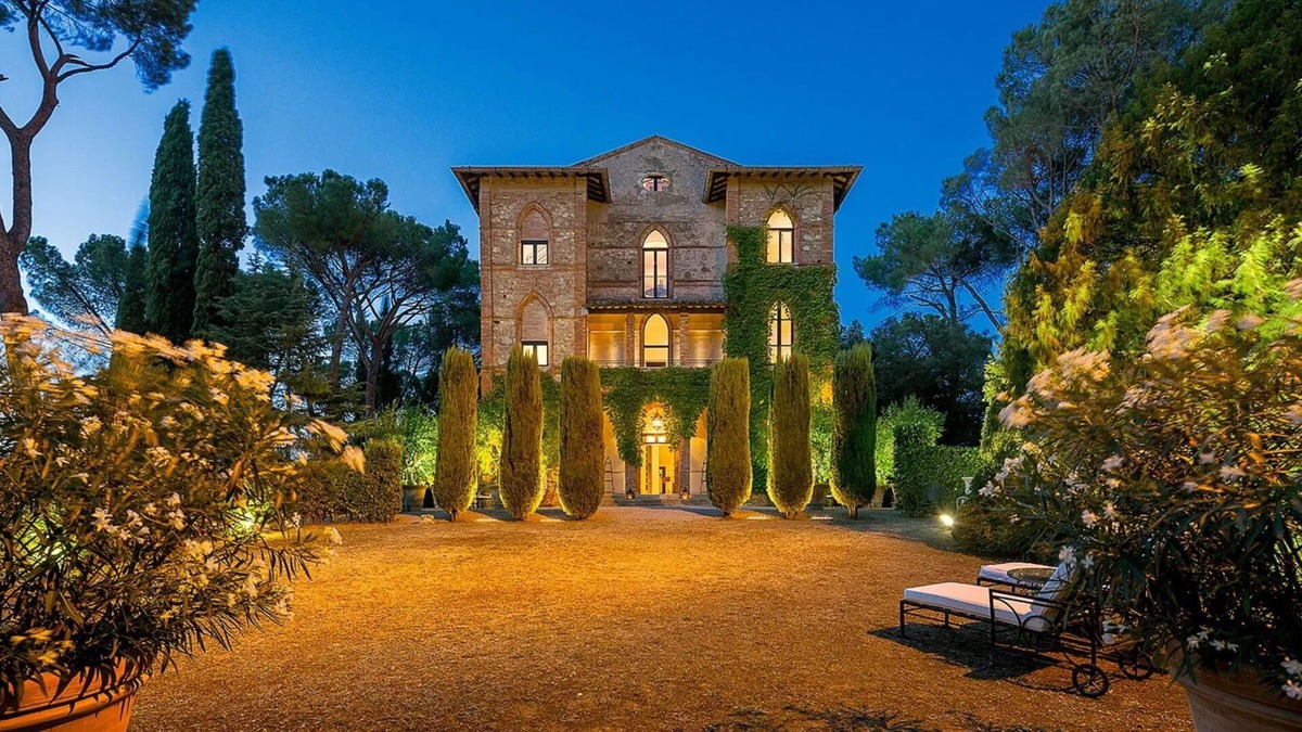 Macciano Villa | Villa in Località Poggio Olivo with 6 bedrooms sleeps 18