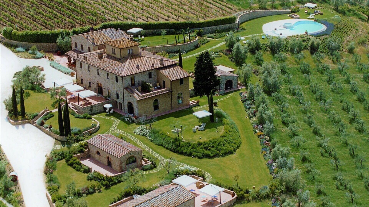 San Pietro in Bossolo Villa | Villa in Tavarnelle Val Di Pesa with 10 bedrooms sleeps 20
