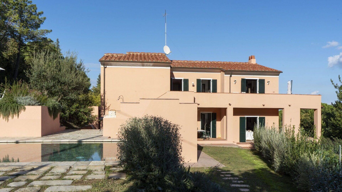 Bagno-Sprizze Villa | Villa in Literno with 4 bedrooms sleeps 10