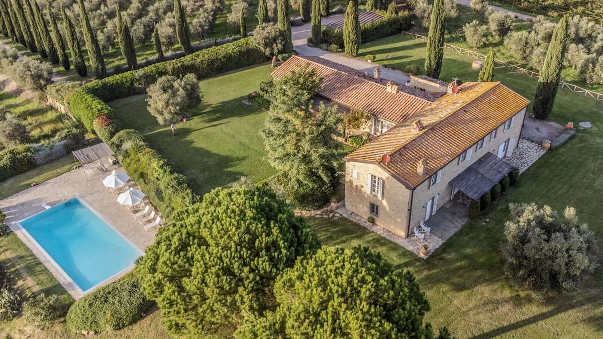 Magliano in Toscana Villa | Villa in Magliano In Toscana with 8 bedrooms sleeps 17