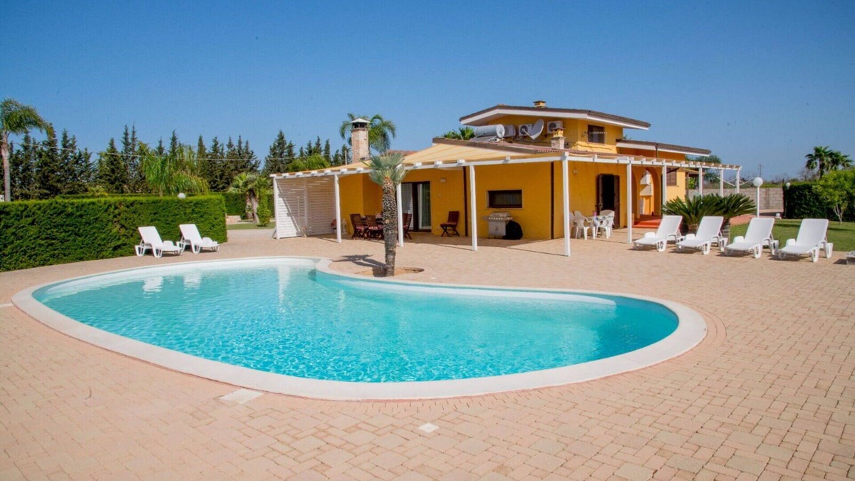 Melissano Villa | Villa in Melissano with 4 bedrooms sleeps 8
